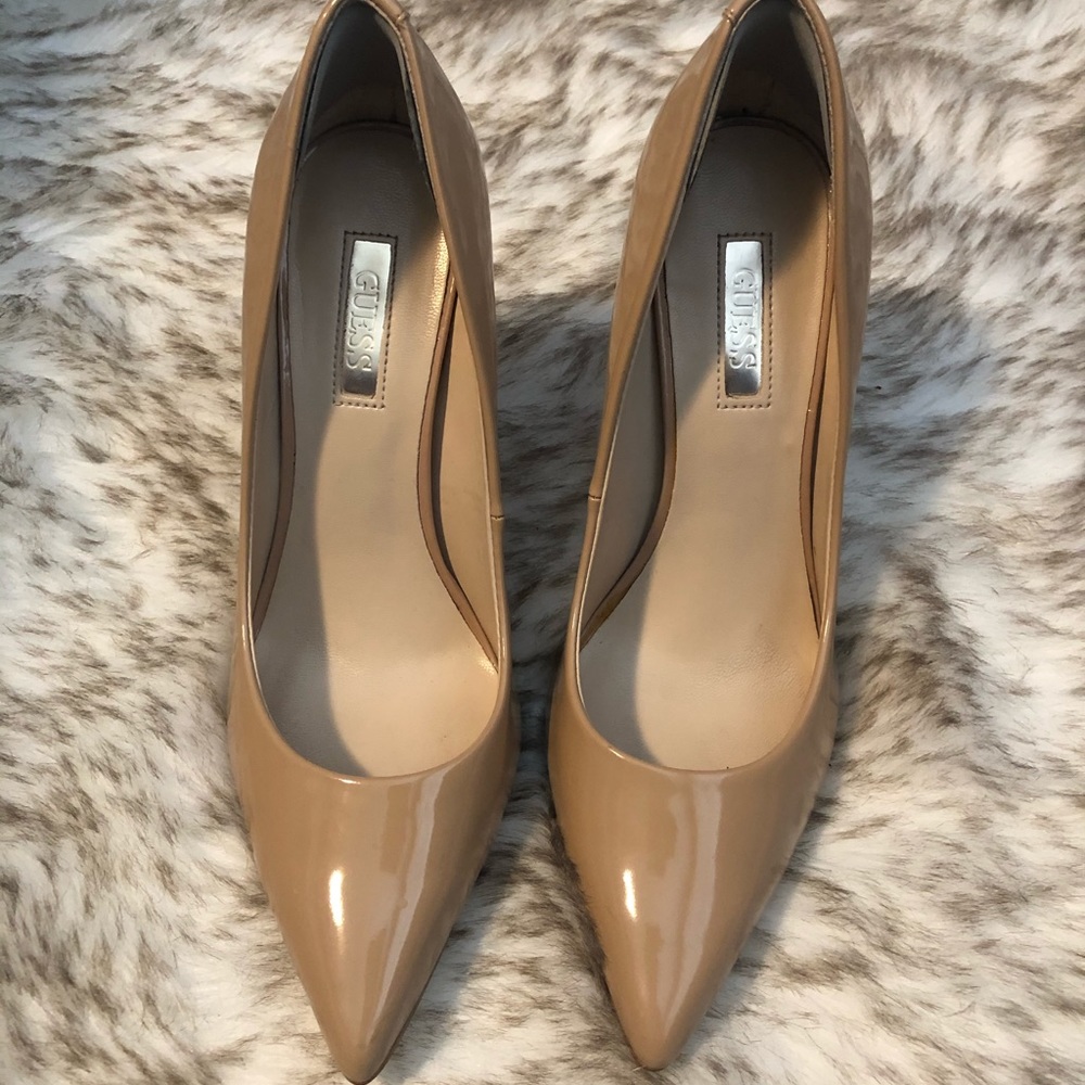 Guess Pumps